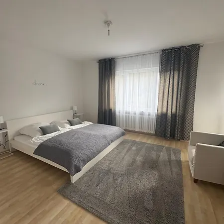 Ruhige, Zentrale 90 Qm In - Parkplatz Inklusive 아파트