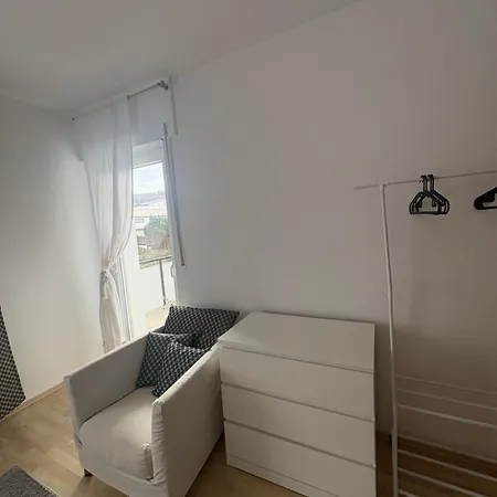 Ruhige, Zentrale 90 Qm In - Parkplatz Inklusive 아파트