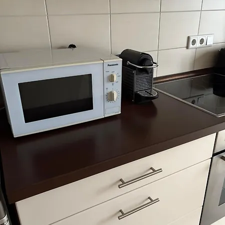 Ruhige, Zentrale 90 Qm In - Parkplatz Inklusive Apartmán *