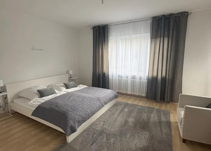 Ruhige, Zentrale 90 Qm In - Parkplatz Inklusive 아파트