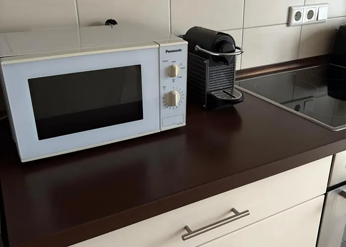 Ruhige, Zentrale 90 Qm In - Parkplatz Inklusive 아파트 *